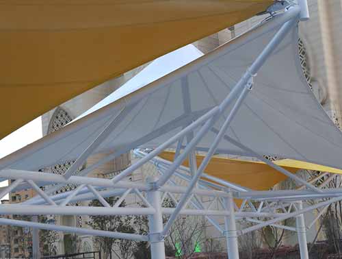 長(zhǎng)春張拉膜與鋼結(jié)構(gòu)如何進(jìn)行連接？