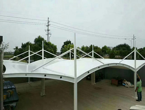 長(zhǎng)春膜結(jié)構(gòu)罩棚：優(yōu)勢(shì)顯著，引領(lǐng)現(xiàn)代建筑潮流